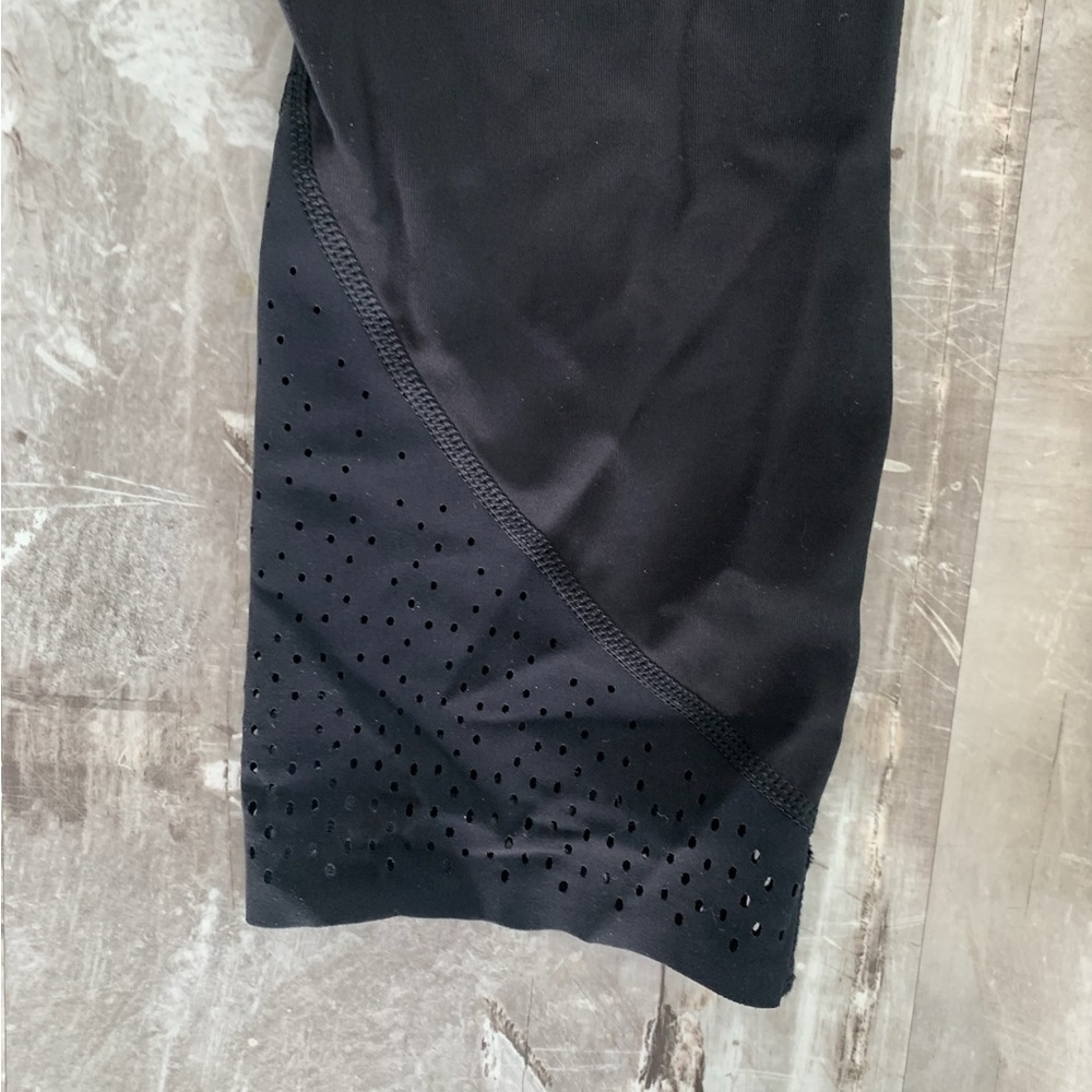 Lululemon cropped leggings. - Picture 2 of 6